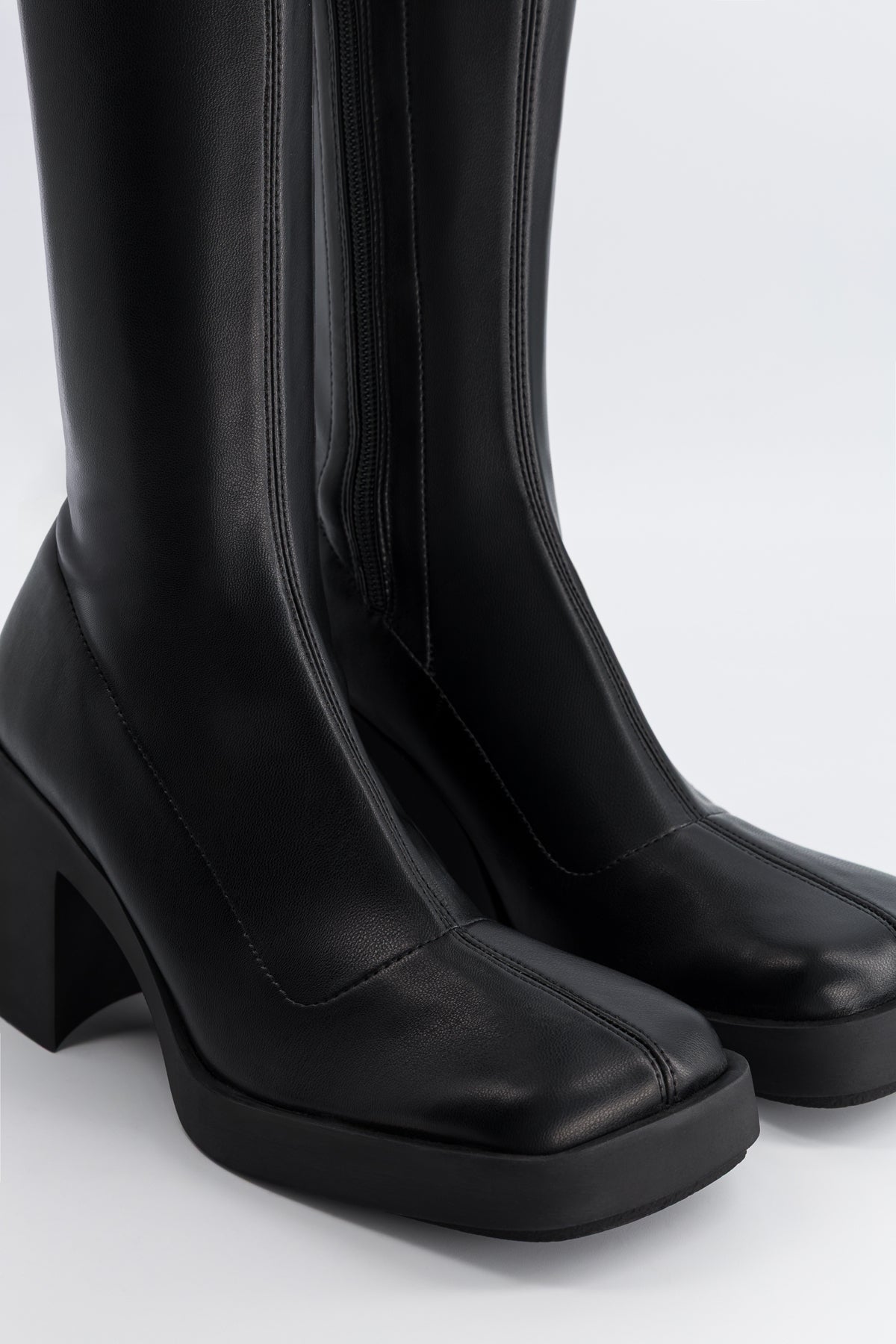Justine Clenquet - Chloë black high boots
