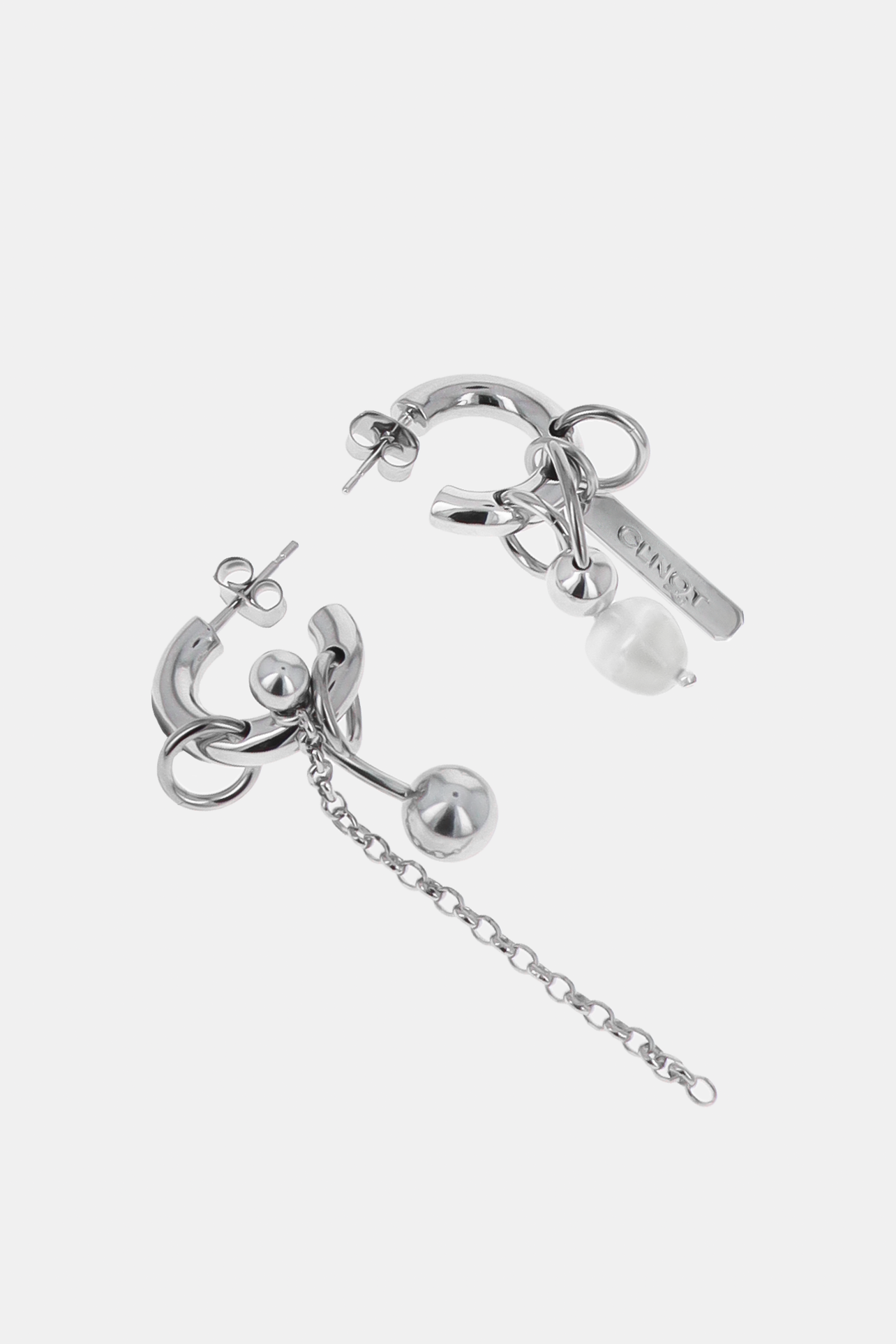 Holly pearl earrings 