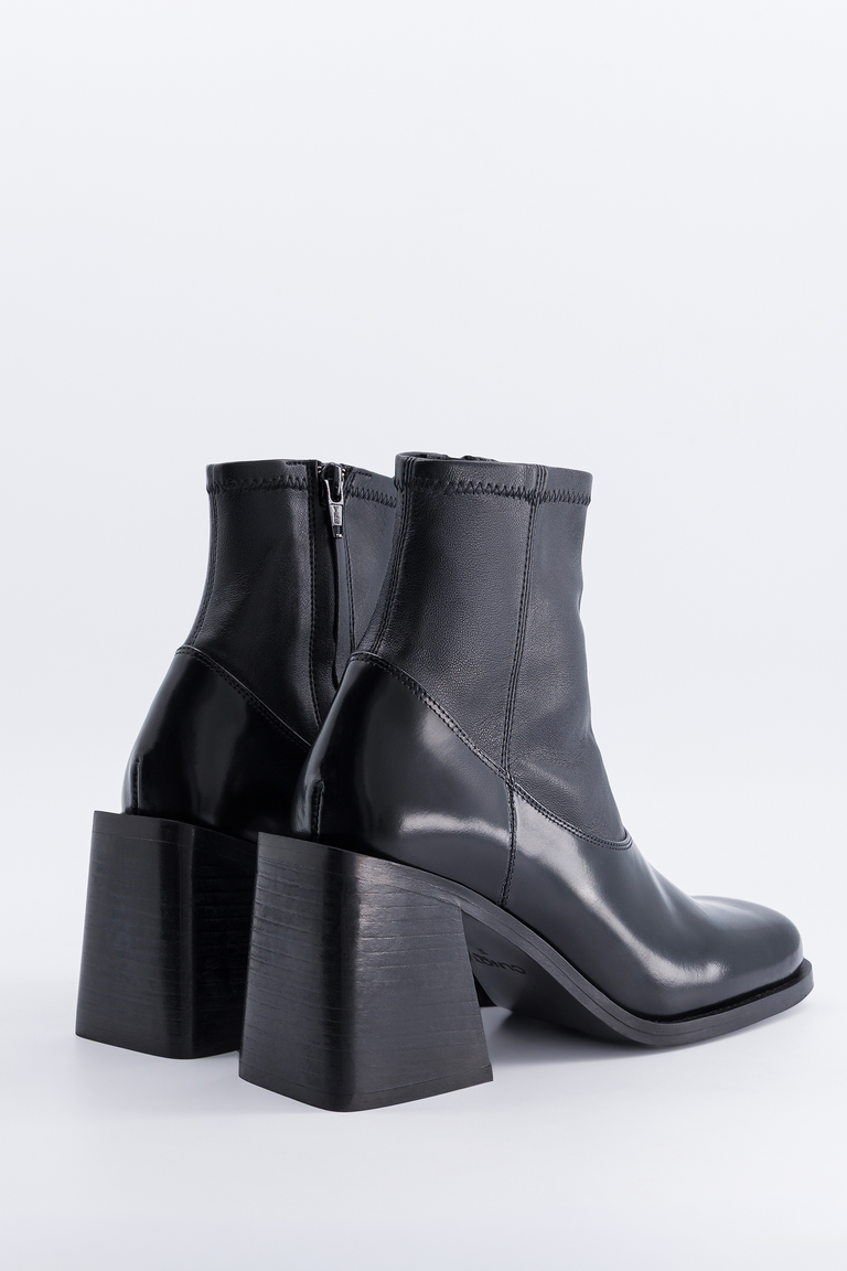 Courtney black boots